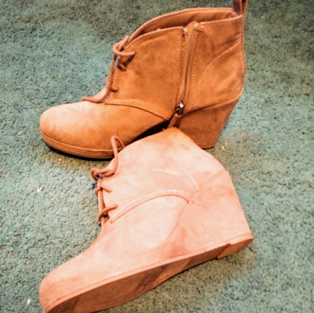 Tan suede shoes size 8